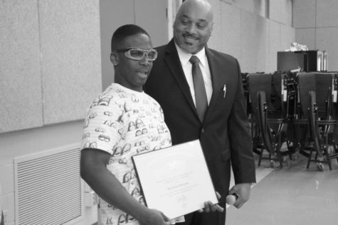 Paraeducator receives award for volunteer work